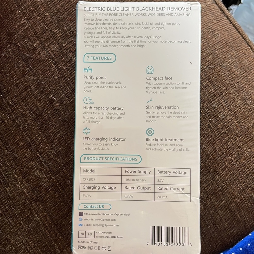 Brand New in Box- Electric Blue light blackhead Remover - Picture 2 of 3